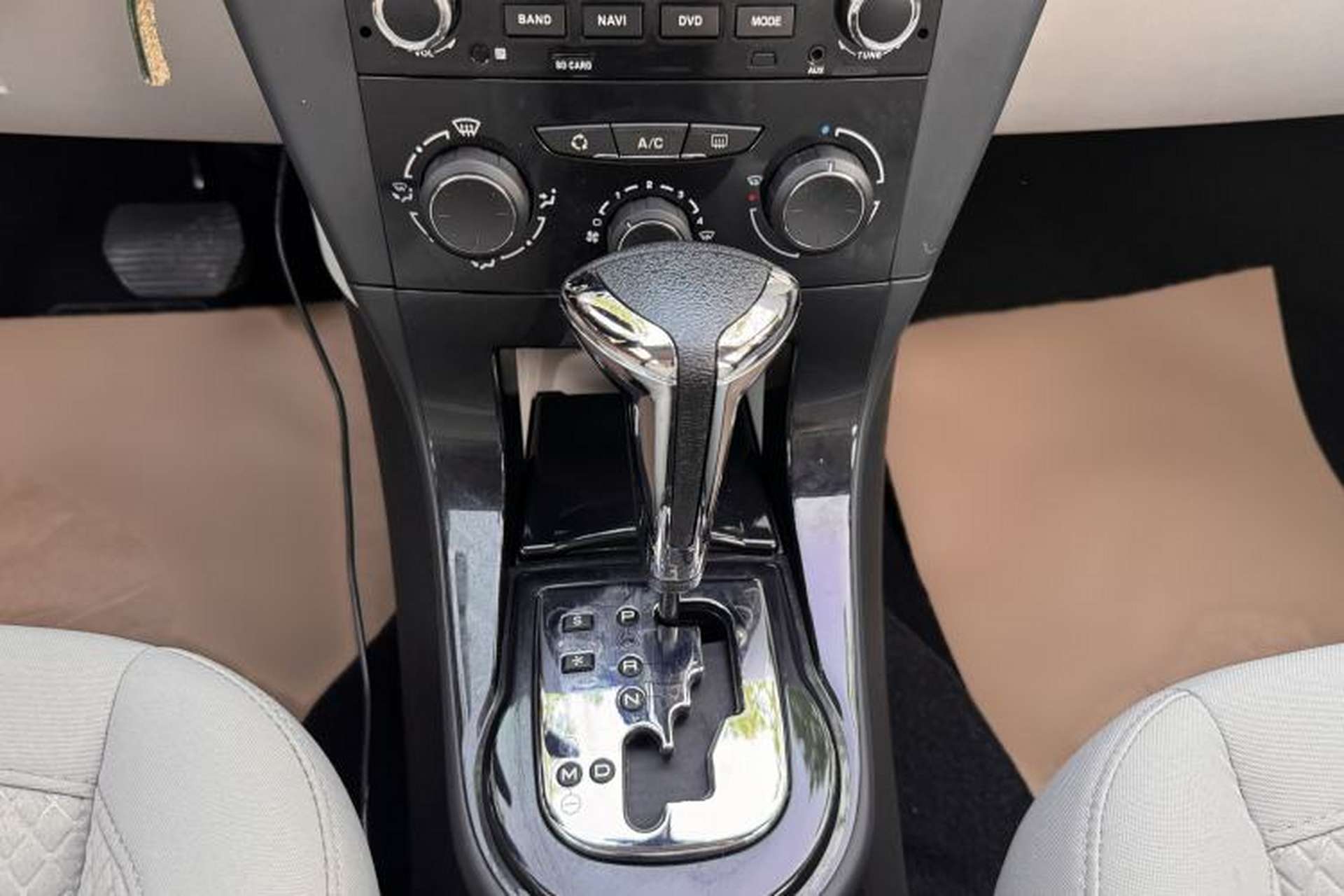 Used Citroen C-Quatre 2014 VTS Version 1.6L Automatic Prestige Model Gear Lever