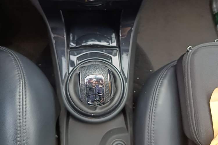 Used Citroen C-Quatre 2014 VTS Version 1.6L Manual - Premium Model Gear Lever