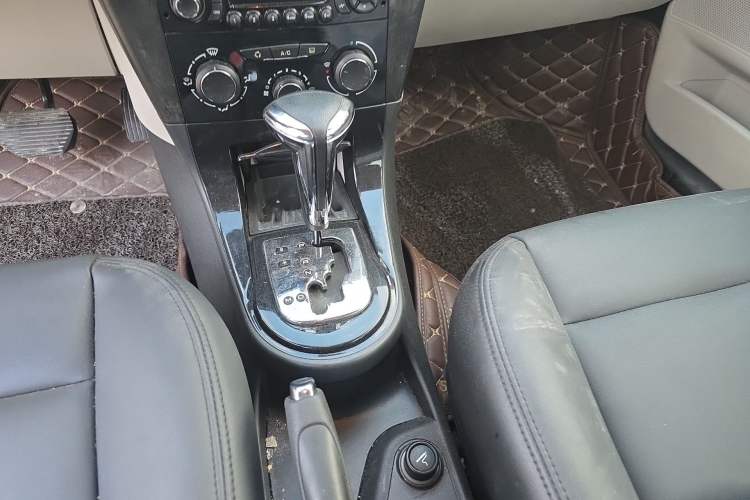 Used Citroen C-Quatre 2014 1.6L Automatic Connected Car Version Gear Lever