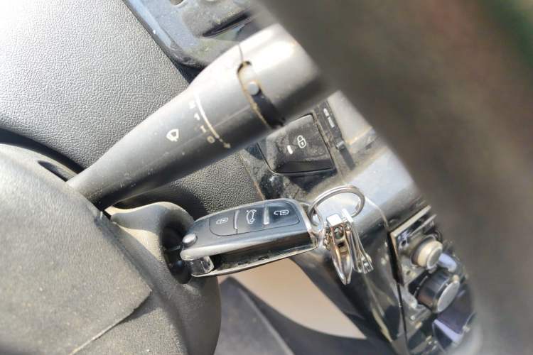 Used Citroen C-Quatre 2014 VTS Version 1.6L Automatic Prestige Model Gear Lever