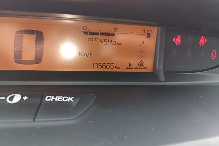 Used Citroen C-Quatre 2014 VTS Version 1.6L Manual - Premium Model Odometer Close Up