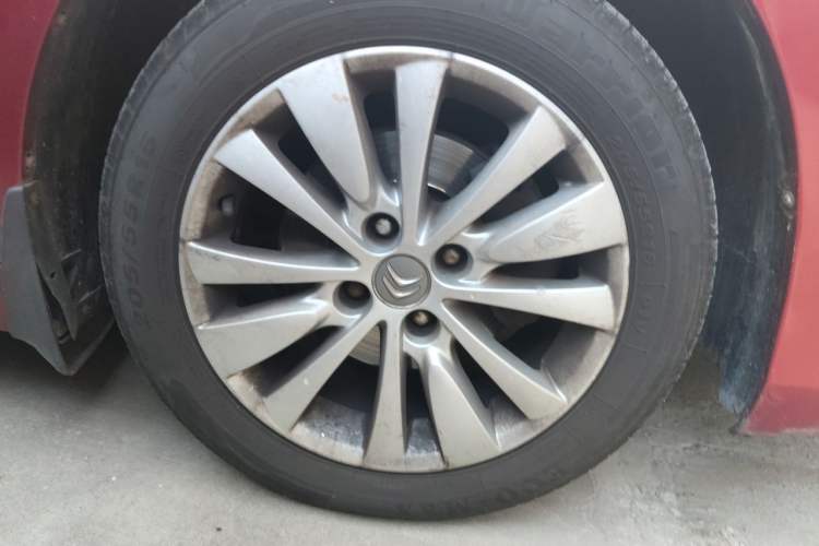 Used Citroen C-Quatre 2014 VTS Version 1.6L Manual - Premium Model Right Front Wheel Hub