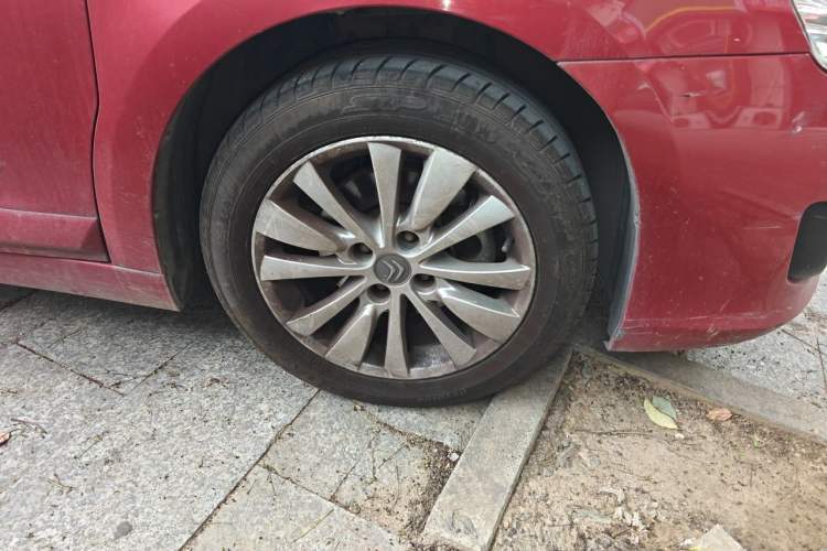 Used Citroen C-Quatre 2014 VTS Version 1.6L Manual - Premium Model Right Front Wheel Hub