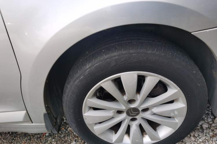 Used Citroen C-Quatre 2014 VTS Version 1.6L Manual - Premium Model Right Front Wheel Hub