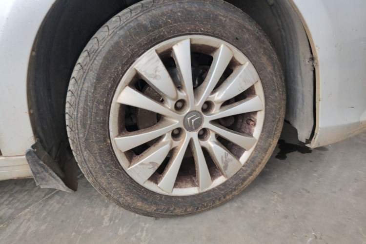 Used Citroen C-Quatre 2014 VTS Version 1.6L Manual - Premium Model Right Front Wheel Hub