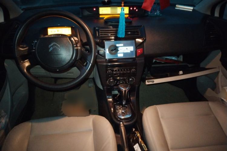 Used Citroen C-Quatre 2014 VTS Version 1.6L Automatic Prestige Model Center Console