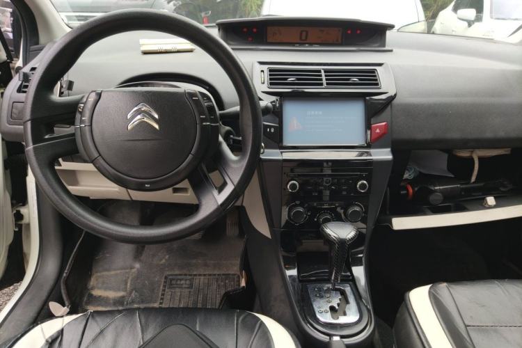 Used Citroen C-Quatre 2014 VTS Version 1.6L Automatic Prestige Model Center Console
