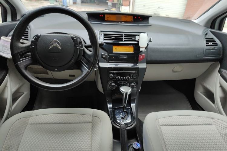 Used Citroen C-Quatre 2014 VTS Version 1.6L Automatic Prestige Model Center Console