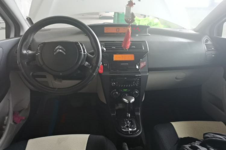 Used Citroen C-Quatre 2014 VTS Version 1.6L Automatic Prestige Model Center Console