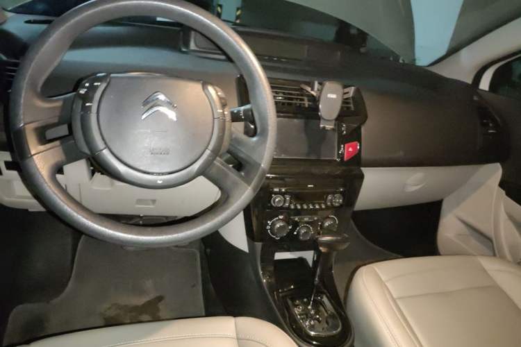 Used Citroen C-Quatre 2014 VTS Version 1.6L Automatic Prestige Model Center Console
