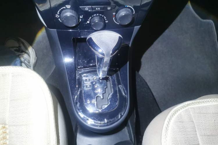 Used Citroen C-Quatre 2014 VTS Version 1.6L Automatic Enjoyment Model Gear Lever