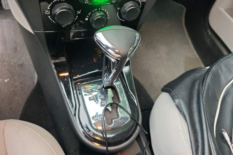 Used Citroen C-Quatre 2014 VTS Version 1.6L Automatic Prestige Model Gear Lever