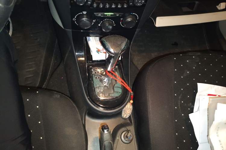 Used Citroen C-Quatre 2014 VTS Version 1.6L Automatic Prestige Model Gear Lever