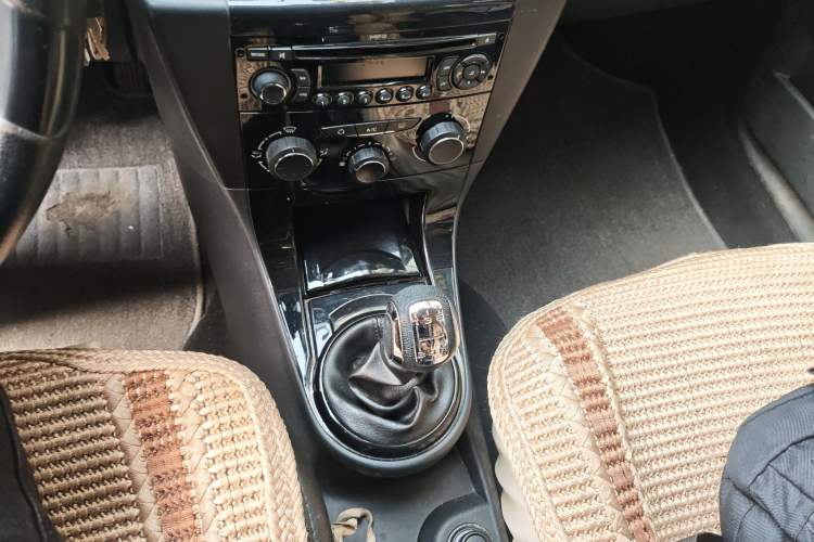 Used Citroen C-Quatre 2014 VTS Version 1.6L Manual - Premium Model Gear Lever