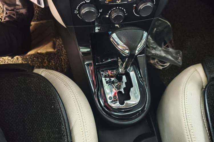 Used Citroen C-Quatre 2014 VTS Version 1.6L Automatic Prestige Model Gear Lever