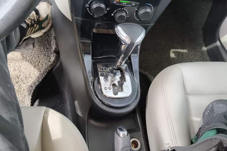 Used Citroen C-Quatre 2014 VTS Version 1.6L Automatic Prestige Model Gear Lever