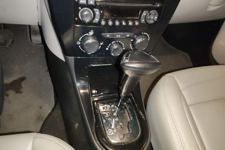 Used Citroen C-Quatre 2014 VTS Version 1.6L Automatic Prestige Model Gear Lever
