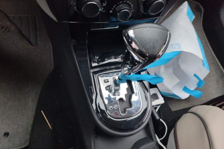 Used Citroen C-Quatre 2014 VTS Version 1.6L Automatic Prestige Model Gear Lever