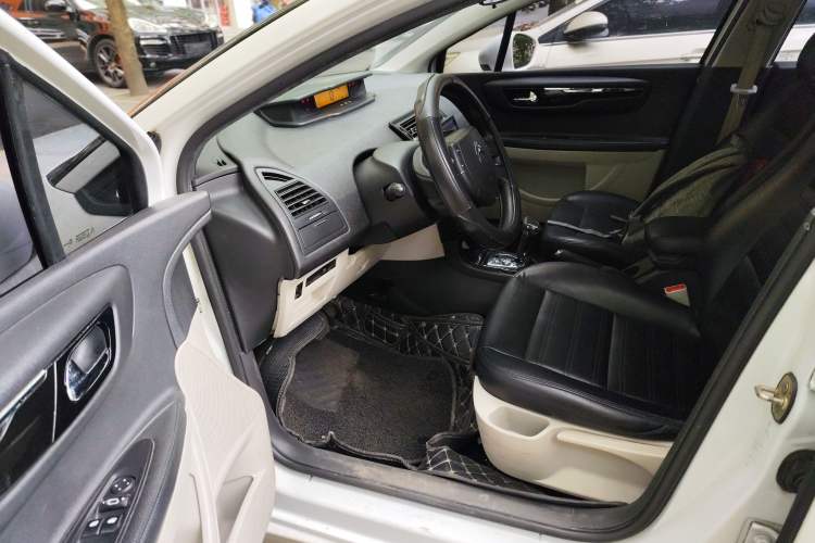 Used Citroen C-Quatre 2014 VTS Version 1.6L Automatic Prestige Model Interior 3