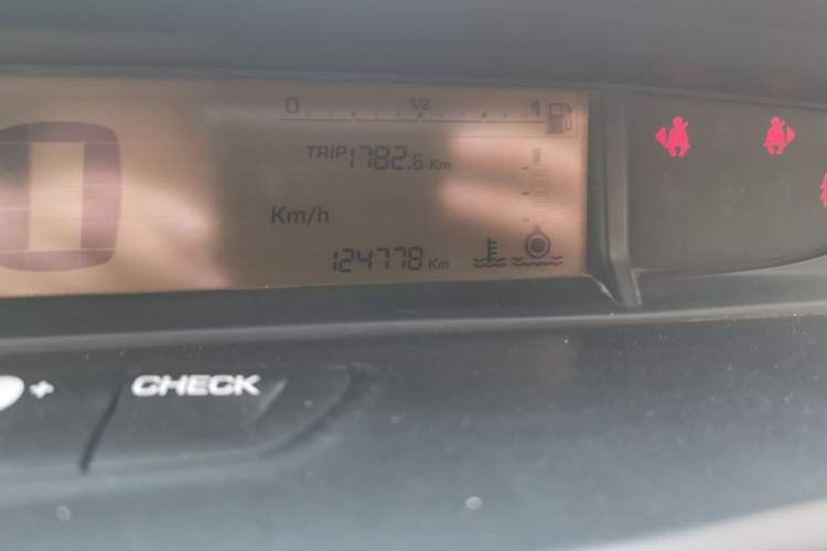 Used Citroen C-Quatre 2014 VTS Version 1.6L Manual - Premium Model Odometer Close Up