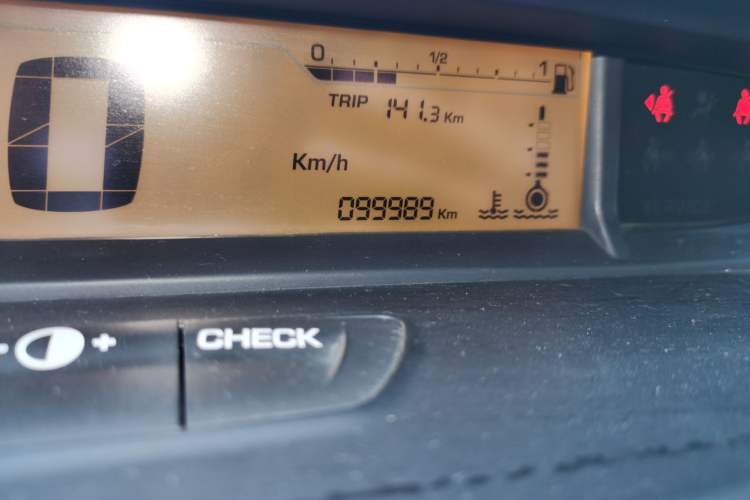 Used Citroen C-Quatre 2014 VTS Version 1.6L Manual - Premium Model Odometer Close Up
