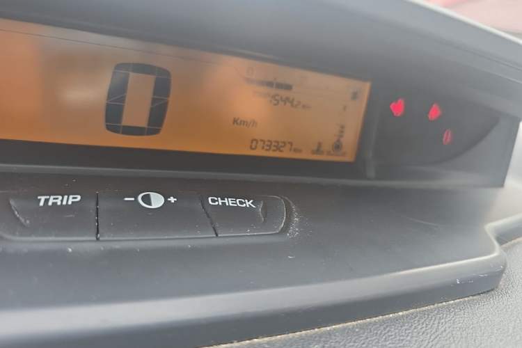 Used Citroen C-Quatre 2014 1.6L Automatic Connected Car Version Odometer Close Up