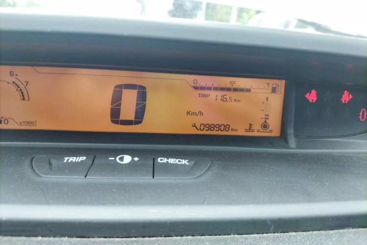 Used Citroen C-Quatre 2014 VTS Version 1.6L Manual - Premium Model Odometer Close Up