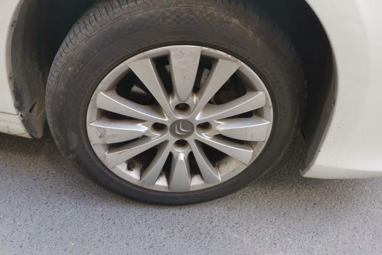 Used Citroen C-Quatre 2014 VTS Version 1.6L Manual - Premium Model Right Front Wheel Hub