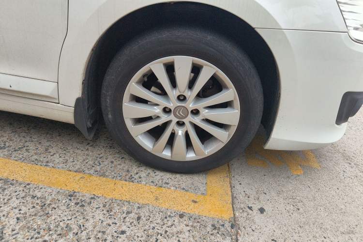 Used Citroen C-Quatre 2014 VTS Version 1.6L Automatic Prestige Model Right Front Wheel Hub