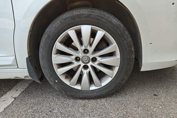 Used Citroen C-Quatre 2014 VTS Version 1.6L Manual - Premium Model Right Front Wheel Hub