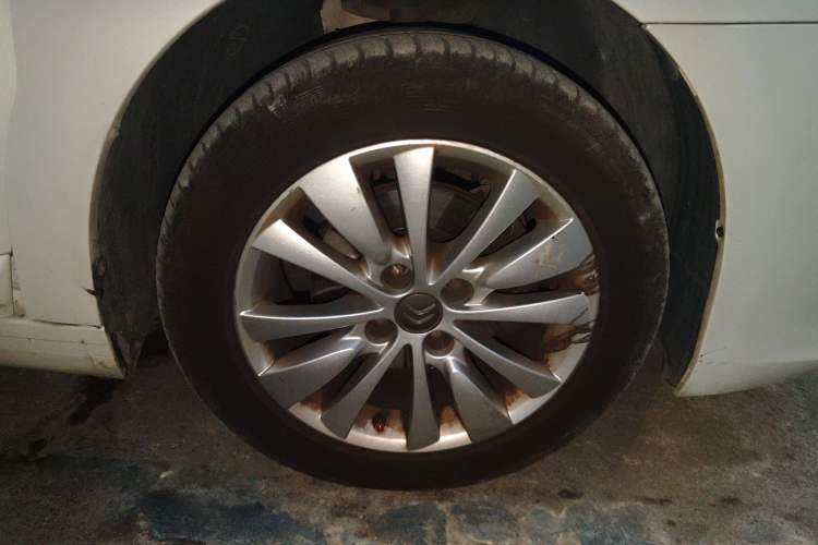 Used Citroen C-Quatre 2014 VTS Version 1.6L Manual - Premium Model Right Front Wheel Hub