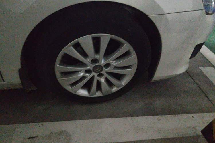 Used Citroen C-Quatre 2014 VTS Version 1.6L Manual - Premium Model Right Front Wheel Hub