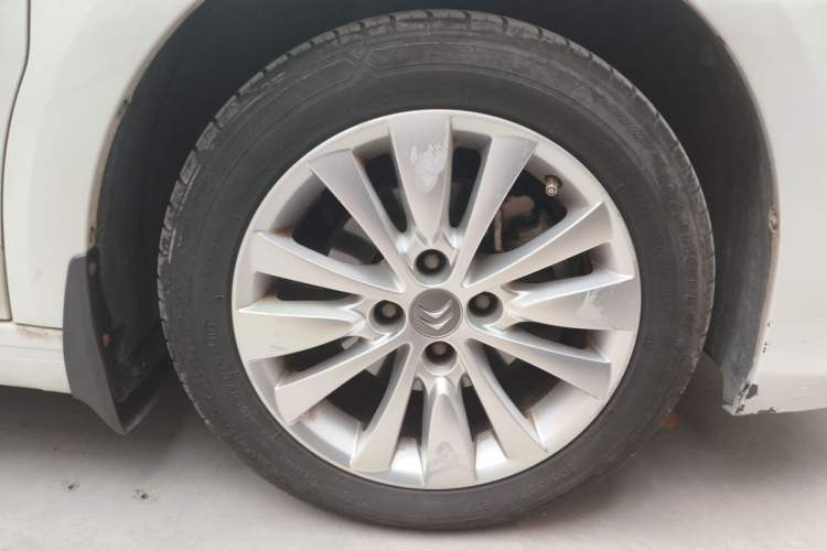 Used Citroen C-Quatre 2014 VTS Version 1.6L Automatic Prestige Model Right Front Wheel Hub