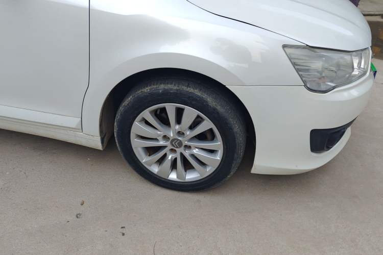 Used Citroen C-Quatre 2014 VTS Version 1.6L Manual - Premium Model Right Front Wheel Hub