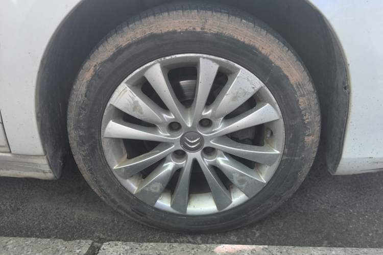 Used Citroen C-Quatre 2014 VTS Version 1.6L Manual - Premium Model Right Front Wheel Hub