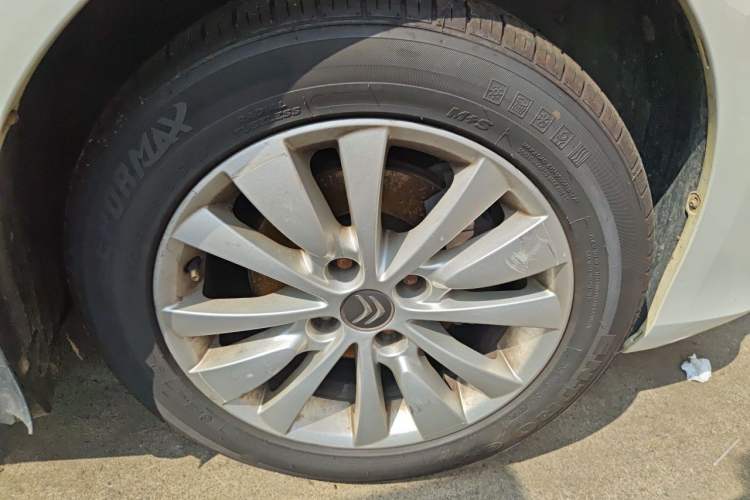 Used Citroen C-Quatre 2014 VTS Version 1.6L Automatic Prestige Model Right Front Wheel Hub