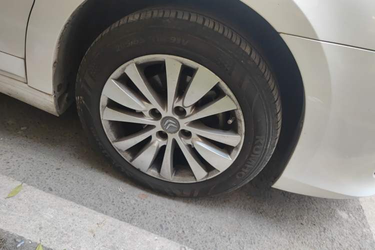 Used Citroen C-Quatre 2014 VTS Version 1.6L Manual - Premium Model Right Front Wheel Hub