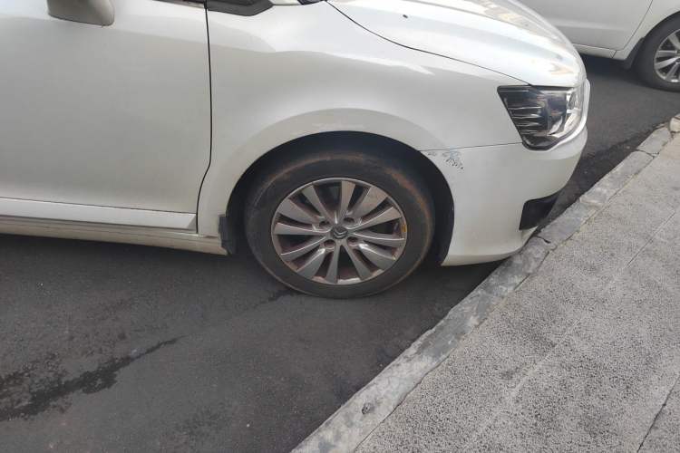 Used Citroen C-Quatre 2014 VTS Version 1.6L Manual - Premium Model Right Front Wheel Hub