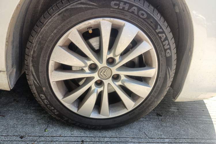 Used Citroen C-Quatre 2014 VTS Version 1.6L Manual - Premium Model Right Front Wheel Hub