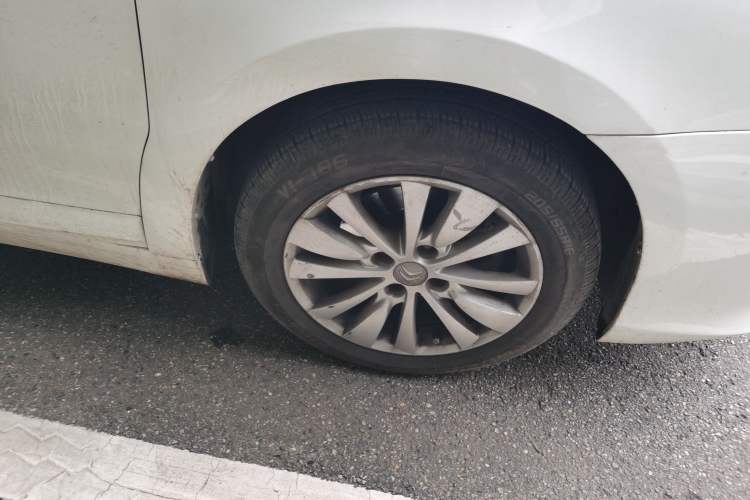 Used Citroen C-Quatre 2014 VTS Version 1.6L Manual - Premium Model Right Front Wheel Hub