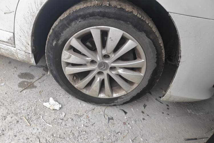 Used Citroen C-Quatre 2014 VTS Version 1.6L Manual - Premium Model Right Front Wheel Hub