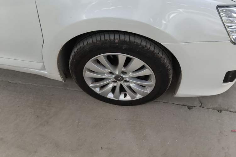 Used Citroen C-Quatre 2014 VTS Version 1.6L Automatic Prestige Model Right Front Wheel Hub