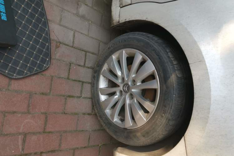 Used Citroen C-Quatre 2014 VTS Version 1.6L Manual - Premium Model Right Front Wheel Hub