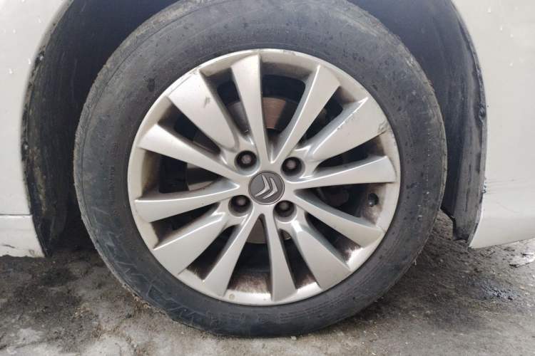 Used Citroen C-Quatre 2014 VTS Version 1.6L Manual - Premium Model Right Front Wheel Hub