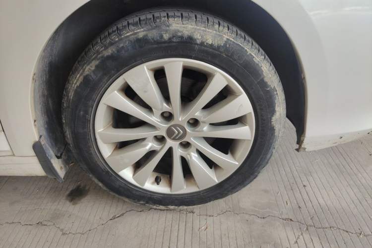 Used Citroen C-Quatre 2014 VTS Version 1.6L Manual - Premium Model Right Front Wheel Hub