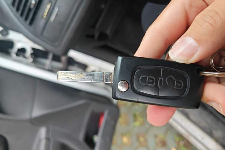 Used Citroen C-Quatre 2014 VTS Version 1.6L Manual Enjoyment Model Vehicle Key