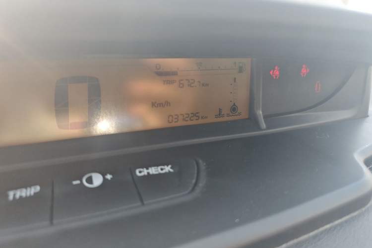 Used Citroen C-Quatre 2016 Classic Sedan 1.6L Manual - Premium Version Odometer Close Up