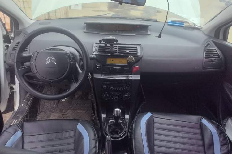 Used Citroen C-Quatre 2016 Classic Sedan 1.6L Manual - Premium Version Center Console