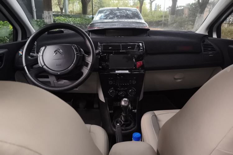 Used Citroen C-Quatre 2016 Classic Sedan 1.6L Manual Tech Edition Center Console