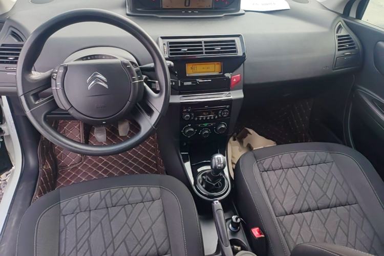 Used Citroen C-Quatre 2016 Classic Sedan 1.6L Manual - Premium Version Center Console